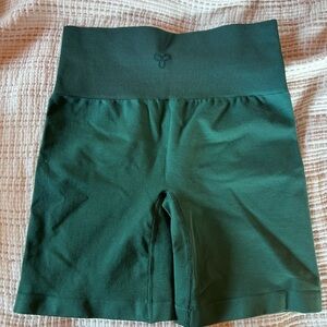 ARTIZIA GREEN WORKOUT SHORTS